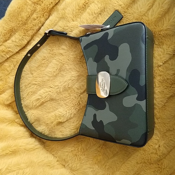 🆕 COACH Genuine Leather Small Camo Purse - Picture 1 of 16